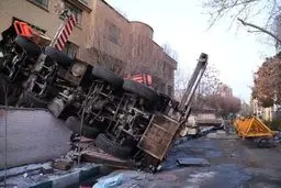 خبر فوری؛ واژگونی یک جرتقیل در بلوار آفریقا