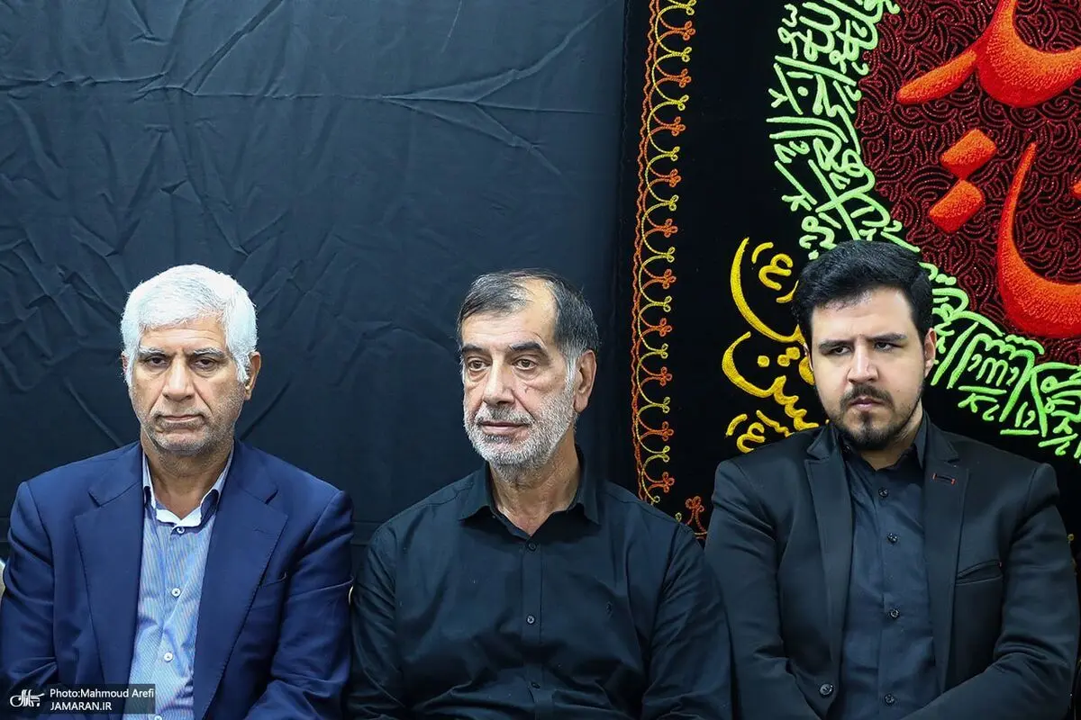 حضور باهنر در منزل حسن روحانی در مراسم عزاداری امام حسین / عکس