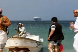 وقوع چند انفجار و حمله به یک کشتی در تنگه باب‌المندب
