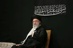 " ای ایران بخوان" برروی دیوارنگاره میدان انقلاب تهران+عکس