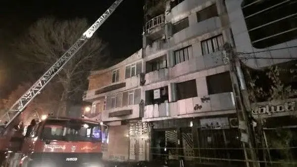 نجات ۳ نفر از حریق ساختمان ۱۱ طبقه کرمانشاه

