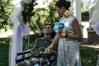 مراسم ازدواج یک سرباز مجروح ارتش اوکراین در بیمارستانی در شهر کی یف/ آسوشیتدپرس