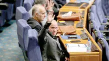 شعار علیه رئیس پرحاشیه در نمازجمعه