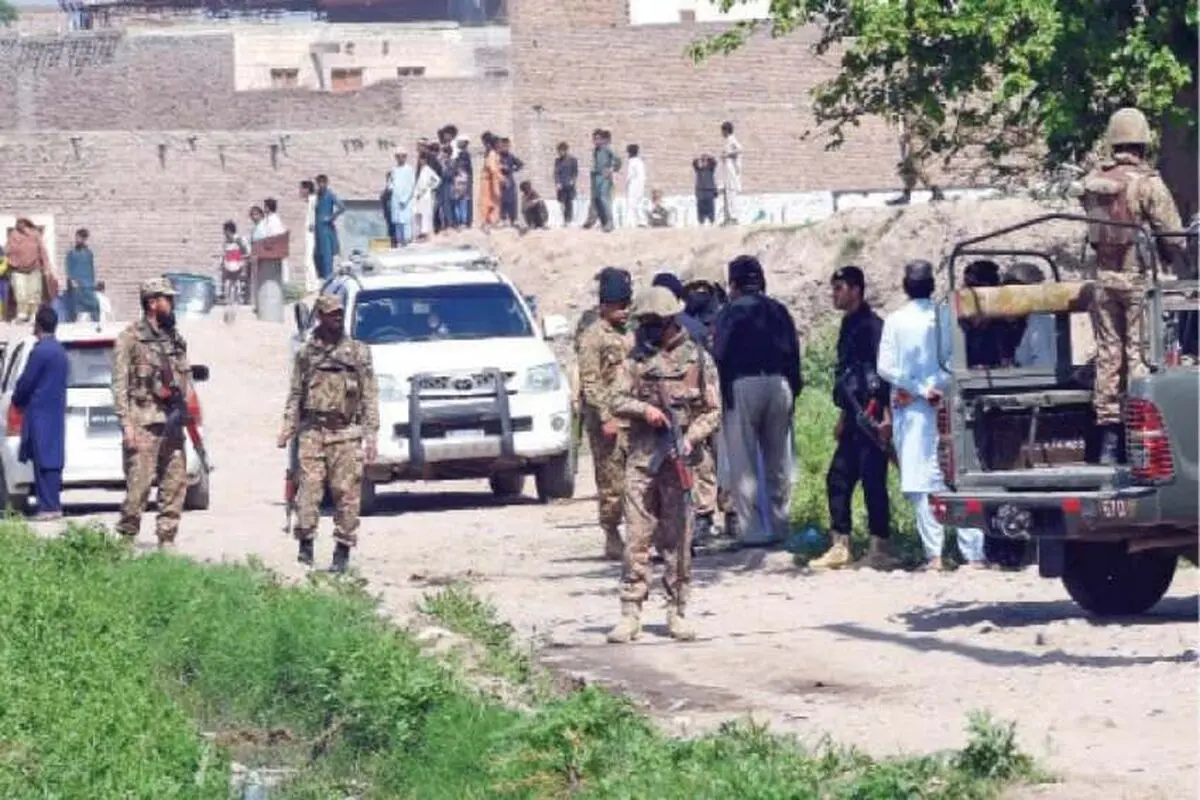 انفجار بمب در پاکستان جان ۶ نظامی را گرفت

