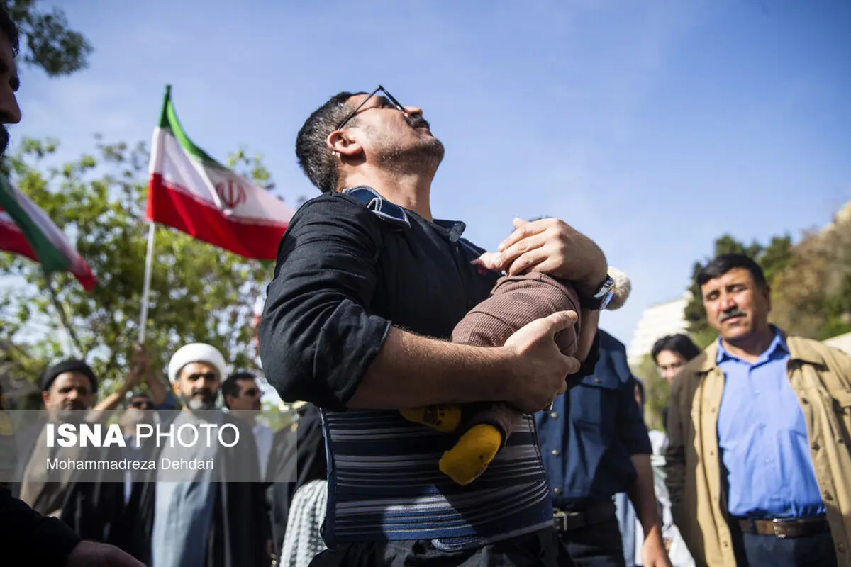 تصاویری از بازگشت ۹ دریانورد ناو دنا به شیراز 