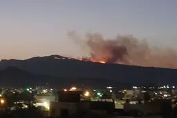 گرمای شدید هوا عامل آتش‌سوزی در کوه گرم جهرم 
