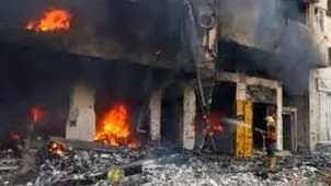 آتش‌سوزی در کارخانه پوشاک و انبار مواد شیمیایی در پایتخت بنگلادش

