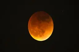 آخرین ماه‌گرفتگی کامل تا سال ۲۰۲۵ امروز رخ می‌دهد 