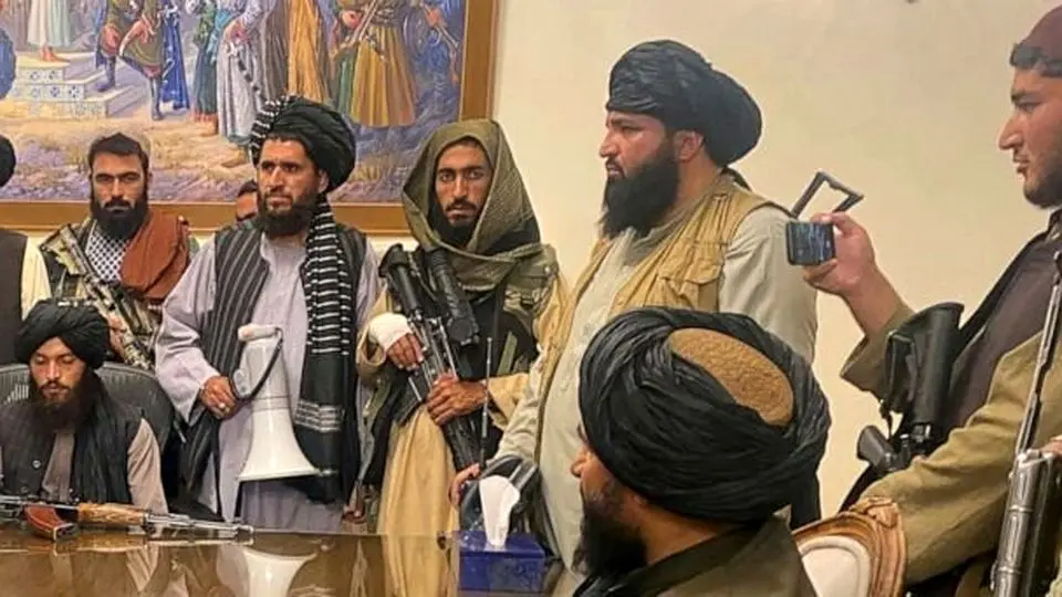 طالبان با اینترنت افغانستان چه کرد؟

