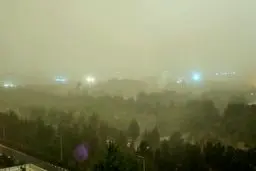 توفان با سرعت ۶۵ کیلومتر گناباد را در نوردید