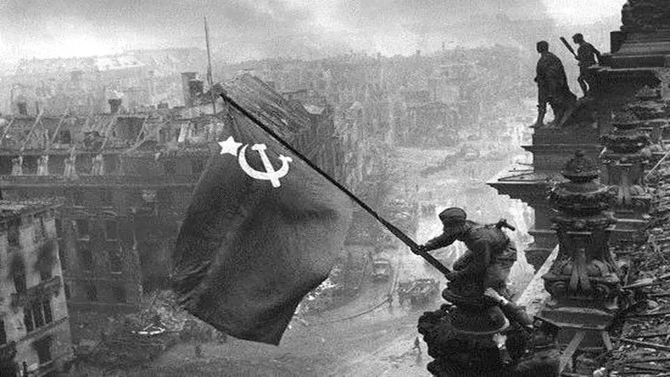 به بهانه عکسی که در تاریخ شوروی ماندگار شد
