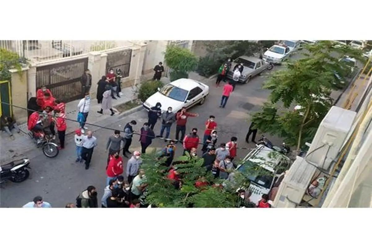 هواداران پرسپولیس خواستار شفاف‌سازی قرارداد کارگزار شدند