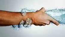 ۵ نشانه که بدن شما کم‌آب شده
