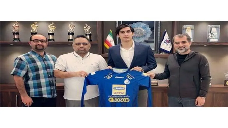 نادری رسما استقلالی شد