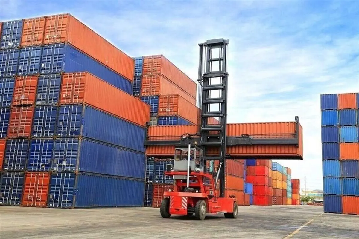 تخلیه کالاهای اساسی از بنادر متوقف نشده است