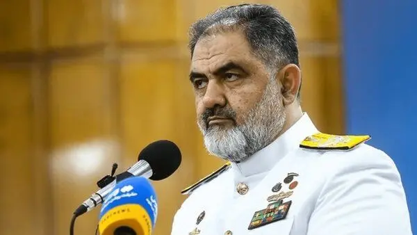 دریادار ایرانی: نیروی دریایی ایران مقتدرانه از مردم دفاع می‌کند
