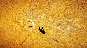 یک عکس واقعی از سقوط یک انسان روی خورشید 
