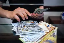 آغاز معاملات توافقی دلار با قیمت ۳۲۵۰۰ تومان در بازار ارز 