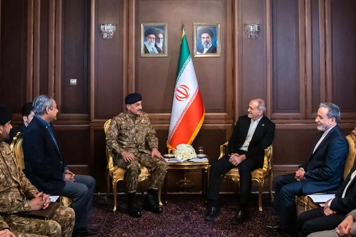 عکس‌هایی که ایسنا از دیدار فرمانده ارتش پاکستان با مسعود پزشکیان منتشر کرد