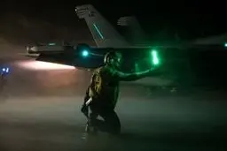 پرواز جنگنده های اف ۱۸ نزدیک ونزوئلا