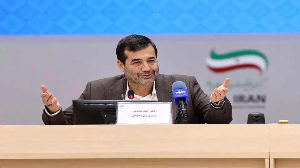 ورزشگاه آزادی با سلام و صلوات درست نمیشود