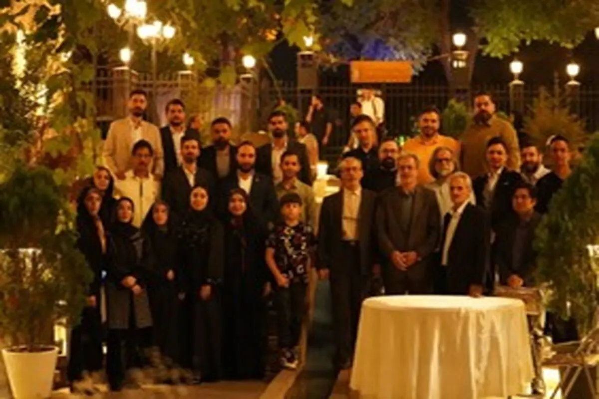 عشق به ایران و زبان فارسی؛ نفرت از قوم‌گرایان