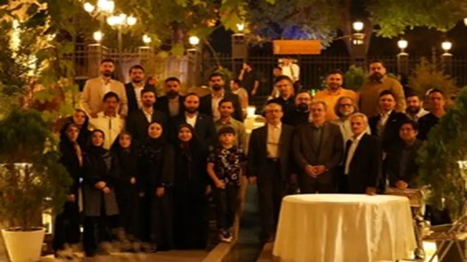 عشق به ایران و زبان فارسی؛ نفرت از قوم‌گرایان