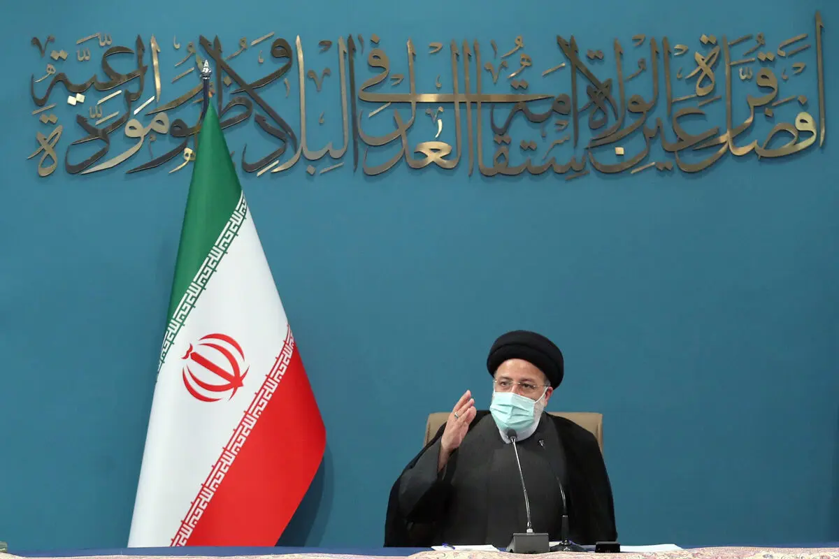 نباید امر به معروف و نهی از منکر در جامعه سست شود 
