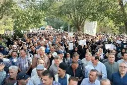 تجمع جمعی از معلمان بازنشسته مقابل مجلس
