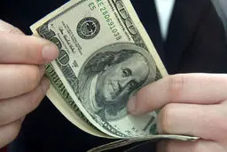 شوک بزرگ به بازار ارز / دلار به مرز حساس قیمتی رسید

