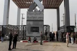 اسرائیل گذرگاه رفح را بمباران کرد