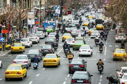 یک دهه پس از ظهور تاکسی‌های اینترنتی‌ در ایران نه راننــده‌ها راضی‌اند؛  نه مســافران