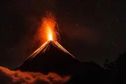 آتشفشان تفتان فعال شد؟/ تصاویر