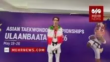 حاجی موسایی مدال طلایش را به کودکان میناب تقدیم کرد + ویدیو