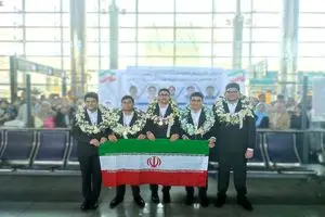 تیم المپیاد نجوم به ایران بازگشت / استقبال از قهرمانان جهان