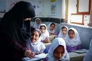 چرا با افزایش سقف سنی معلمی مخالفت می‌شود؟