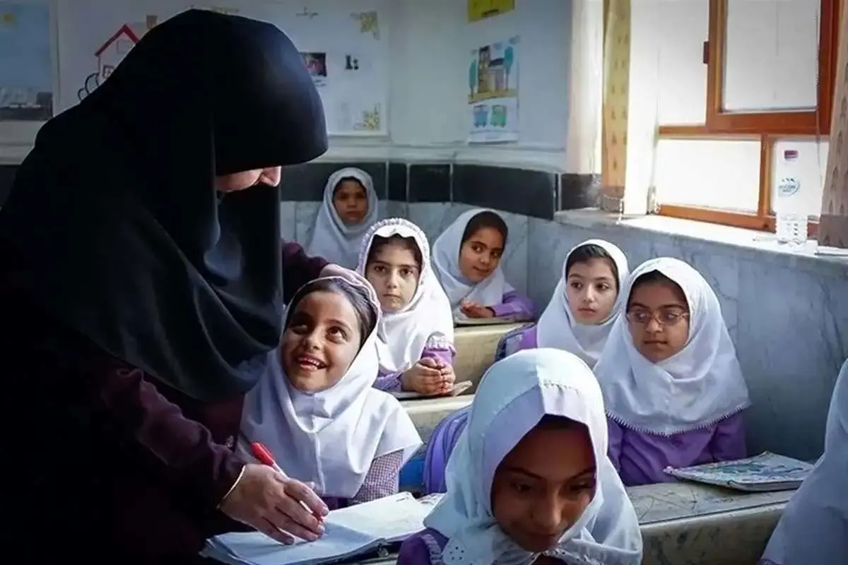 چرا با افزایش سقف سنی معلمی  مخالفت می‌شود؟