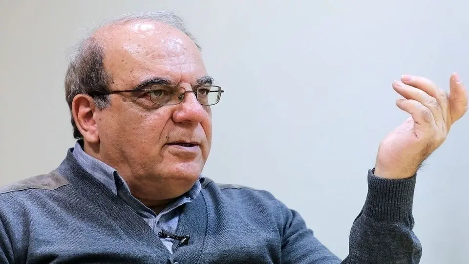 عباس عبدی: زندگی عادی در اتاق گاز! 

