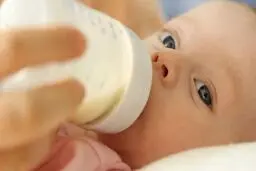 عامل پنهان پوسیدگی دندان و اضافه‌وزن در کودکان شیرخوار

