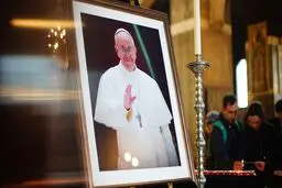 کدام فرش ایرانی برای همراهی تابوت پاپ فرانسیس انتخاب شد؟