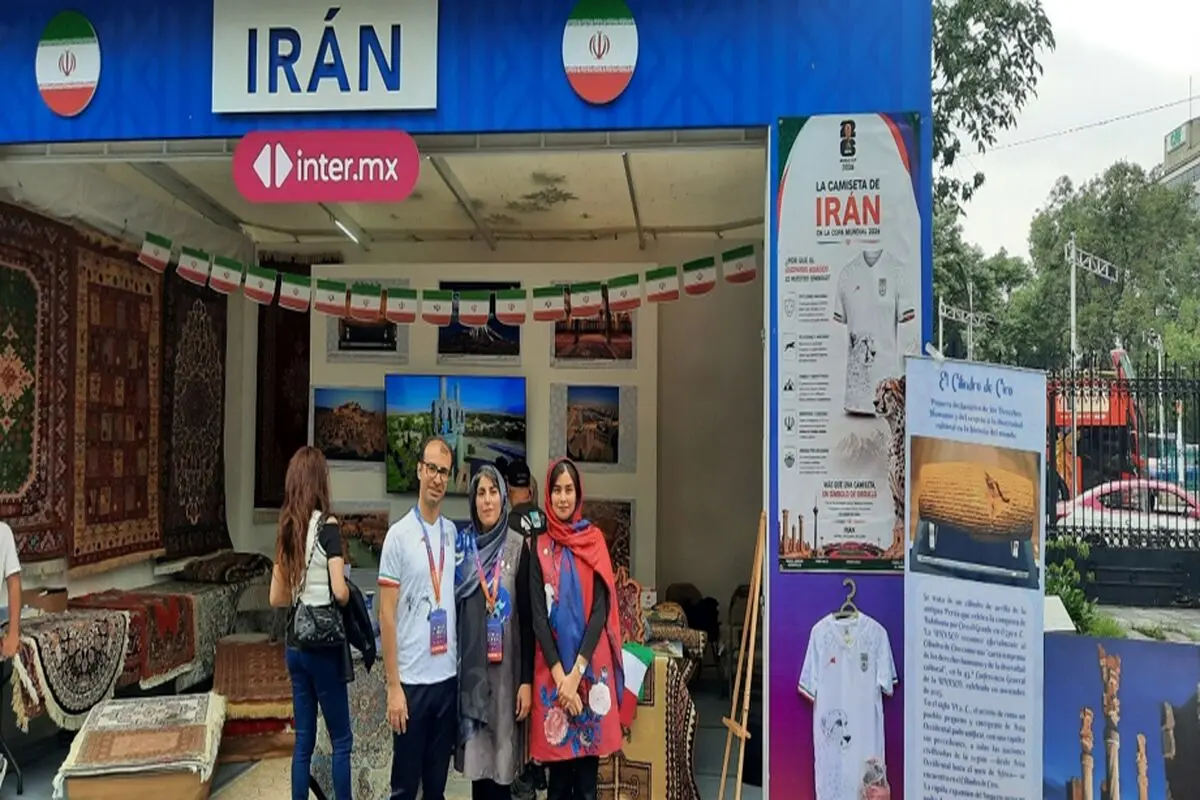 مکزیکی‌ها در صف غرفه ایران