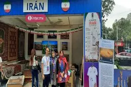 مکزیکی‌ها در صف غرفه ایران