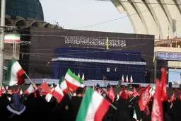 کدام شخصیت‌های سیاسی و مهم در صف اول اقامه نماز بر پیکر رهبر شهید حضور داشتند؟ + عکس