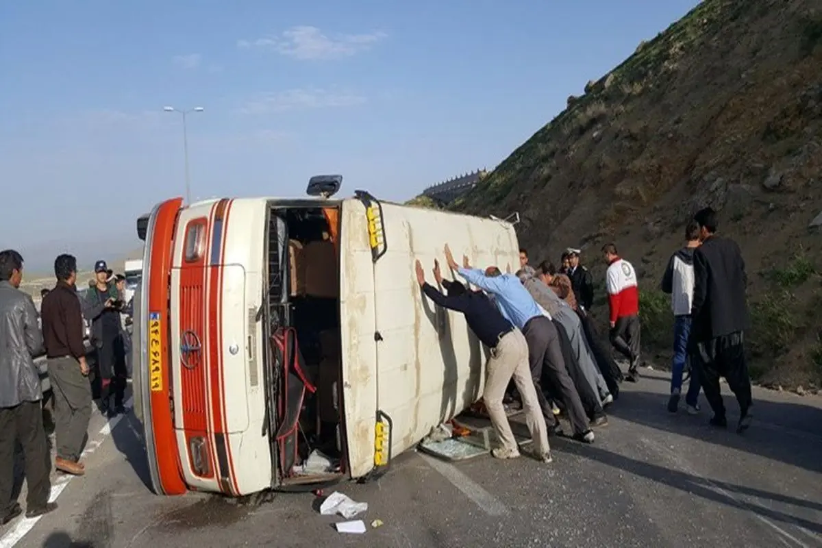 واژگونی مینی بوس سرویس معدن 11 مصدوم برجای گذاشت