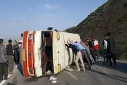 واژگونی اتوبوس کارگران شهرک صنعتی کاوه در ساوه / ۱۰ نفر مصدوم شدند