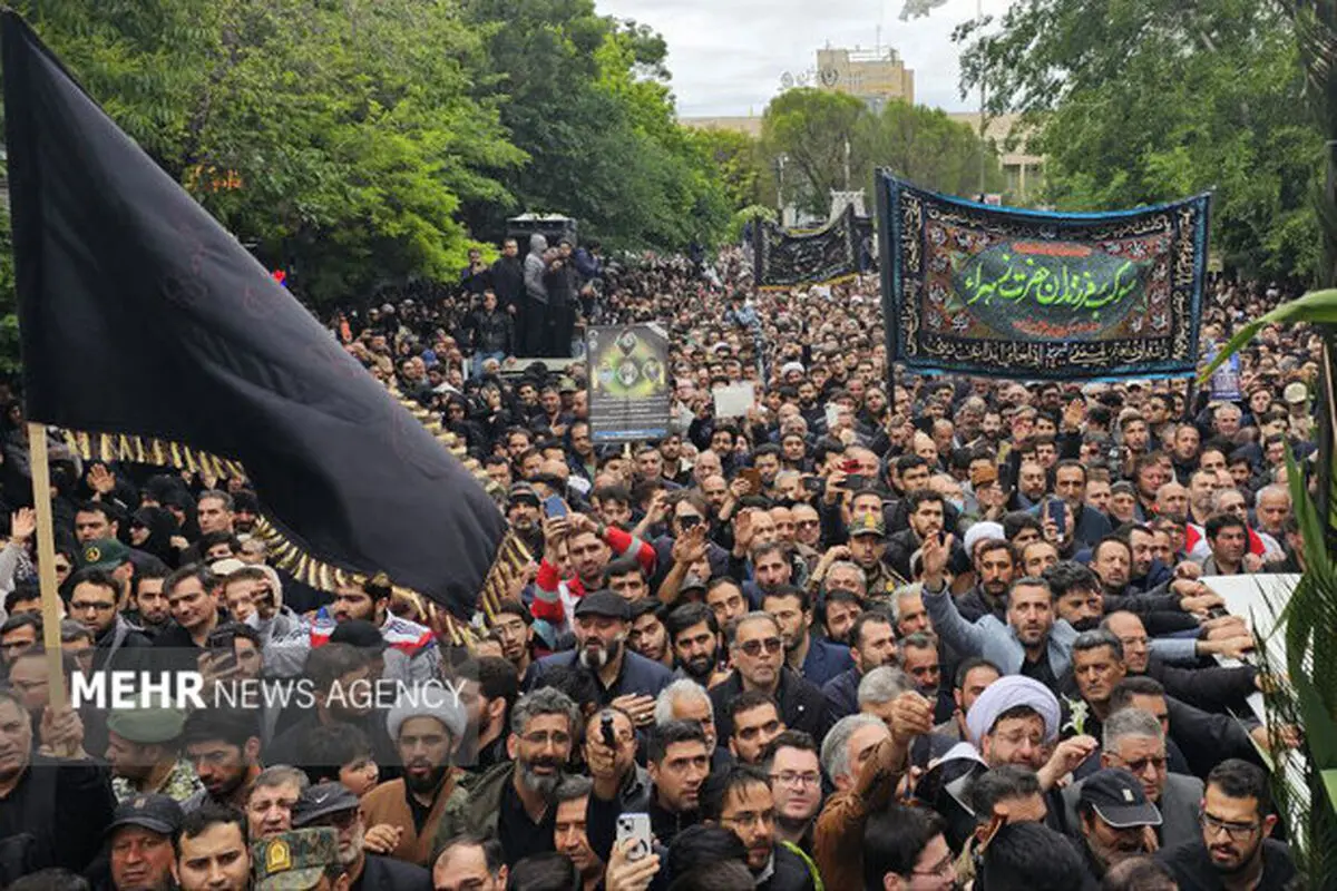Huge crowd attend in President, FM funeral in Tabriz