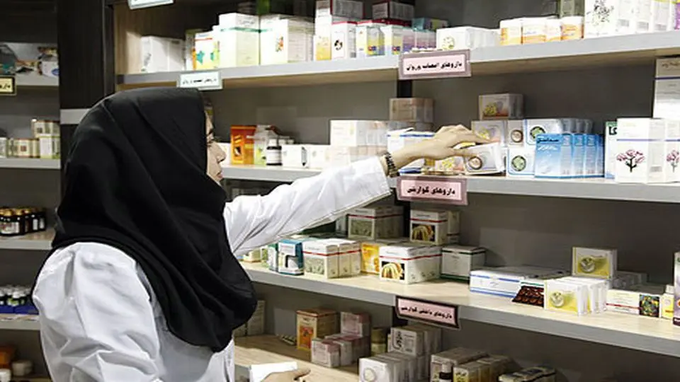 توضیح سازمان غذا و دارو درباره الزام کارکنان زن داروخانه‌ها به پوشیدن مقنعه مشکی