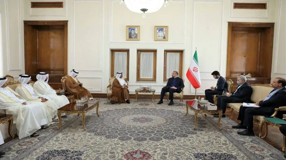 وزیر الخارجیة الایراني یلتقي الامین العام لوزارة الخارجیة القطریة