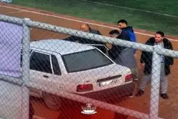 انتقاد شدید روزنامه اعتماد از انتقال عجیب بازیکن مصدوم در لیگ دسته سوم با پراید 