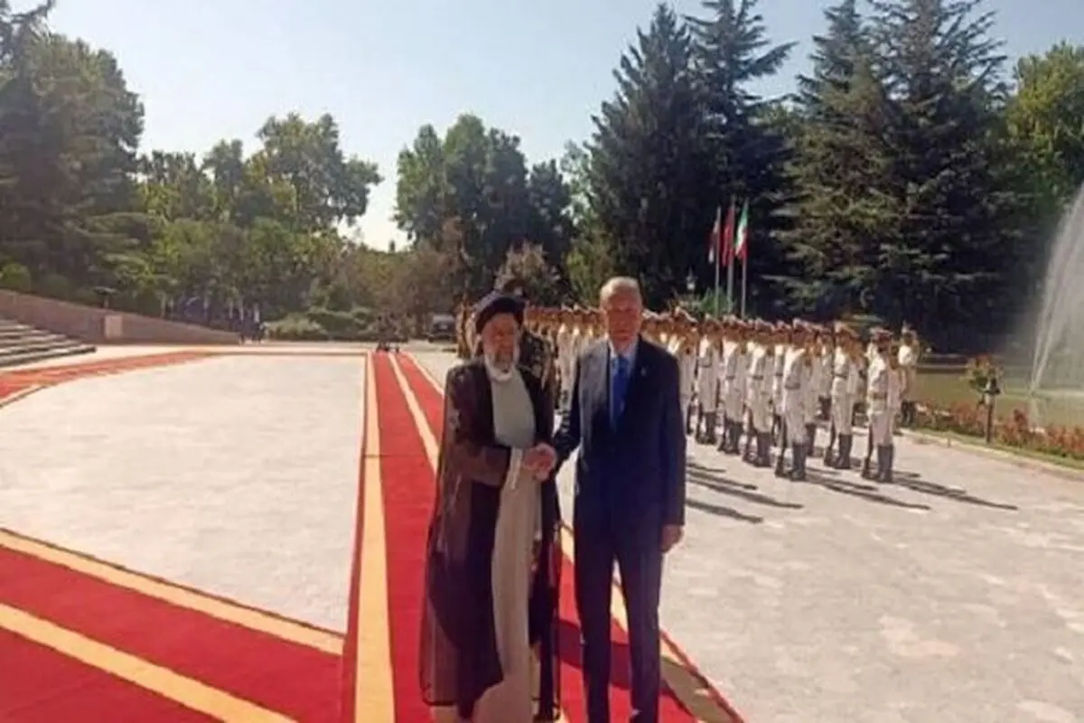 Raeisi officially welcomes Erdogan in Tehran